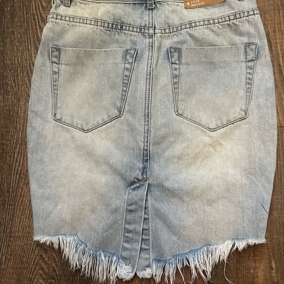 ONE- BY One Teaspoon size 24 distressed mini skirt in EUC - Picture 2 of 14